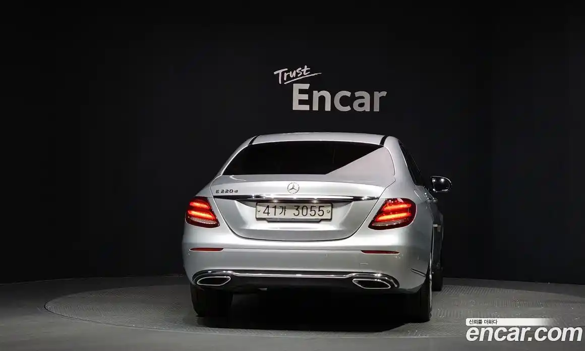 Mercedes-Benz E-Class 2017 1.9 автомат (гидро), фото 4