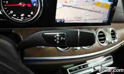 Mercedes-Benz E-Class 2017 1.9 автомат (гидро), миниатюра 9