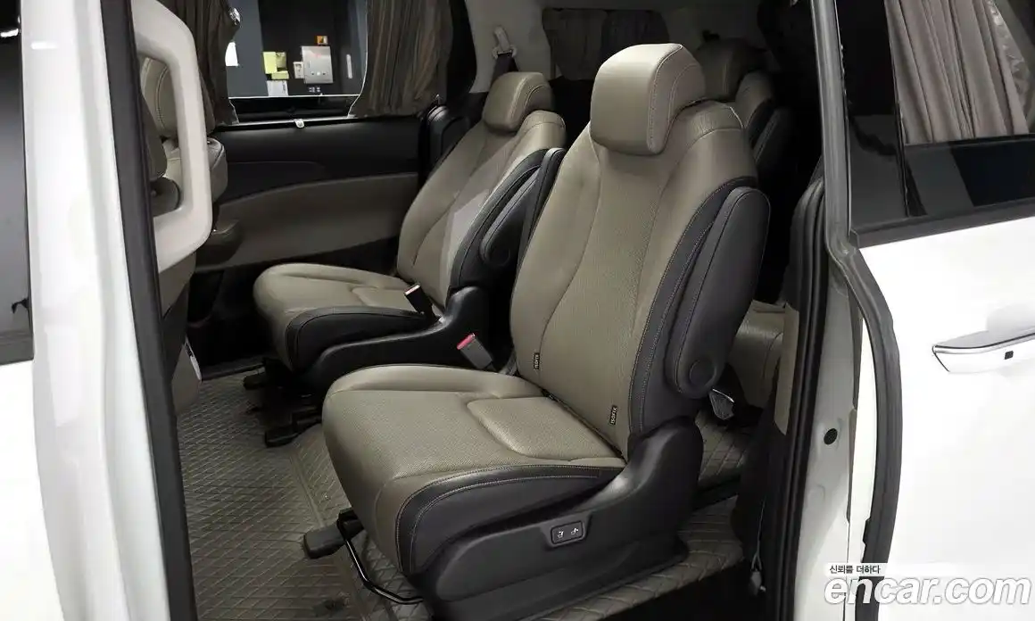 Kia Carnival 2024 2.2 автомат (гидро), фото 18