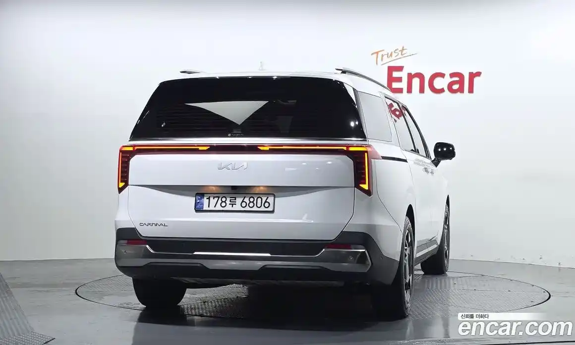 Kia Carnival 2024 2.2 автомат (гидро), фото 4