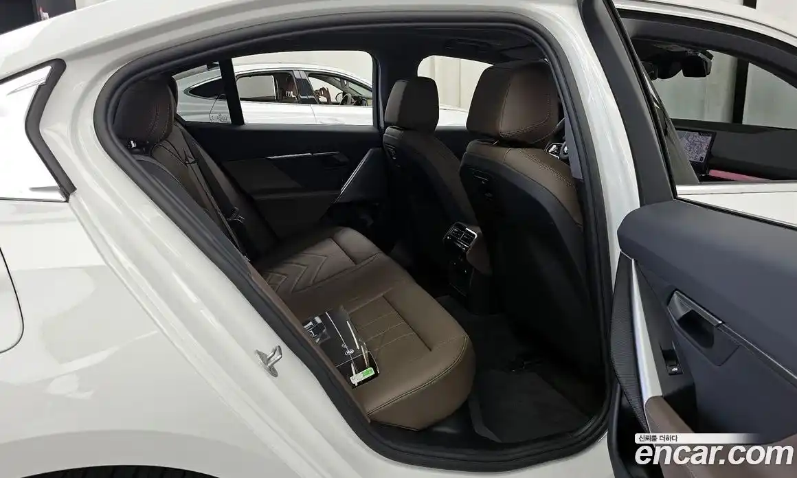 BMW 5 серия 2025 2.0 автомат (гидро), фото 12