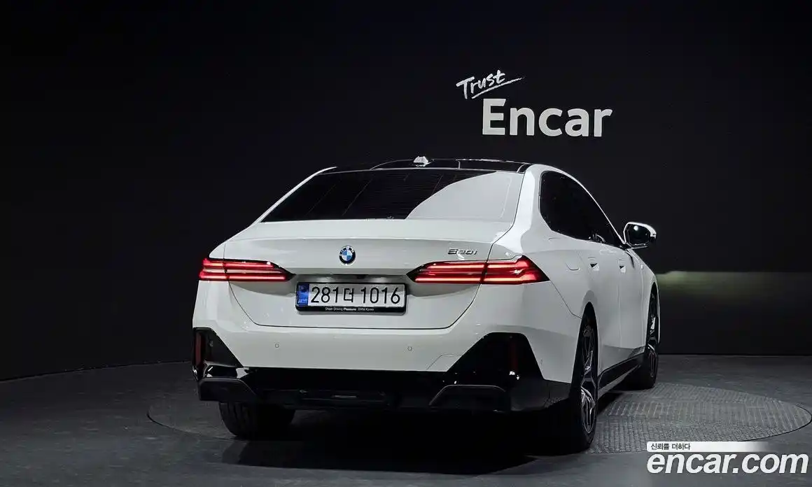 BMW 5 серия 2025 2.0 автомат (гидро), фото 3