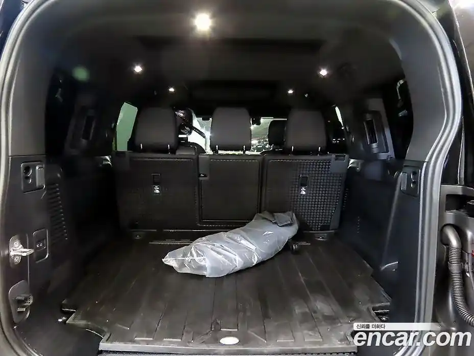 Land Rover Defender 2024 3.0 автомат (гидро), фото 18