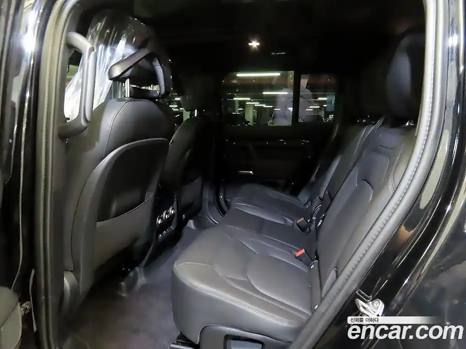 Land Rover Defender 2024 3.0 автомат (гидро), фото 7