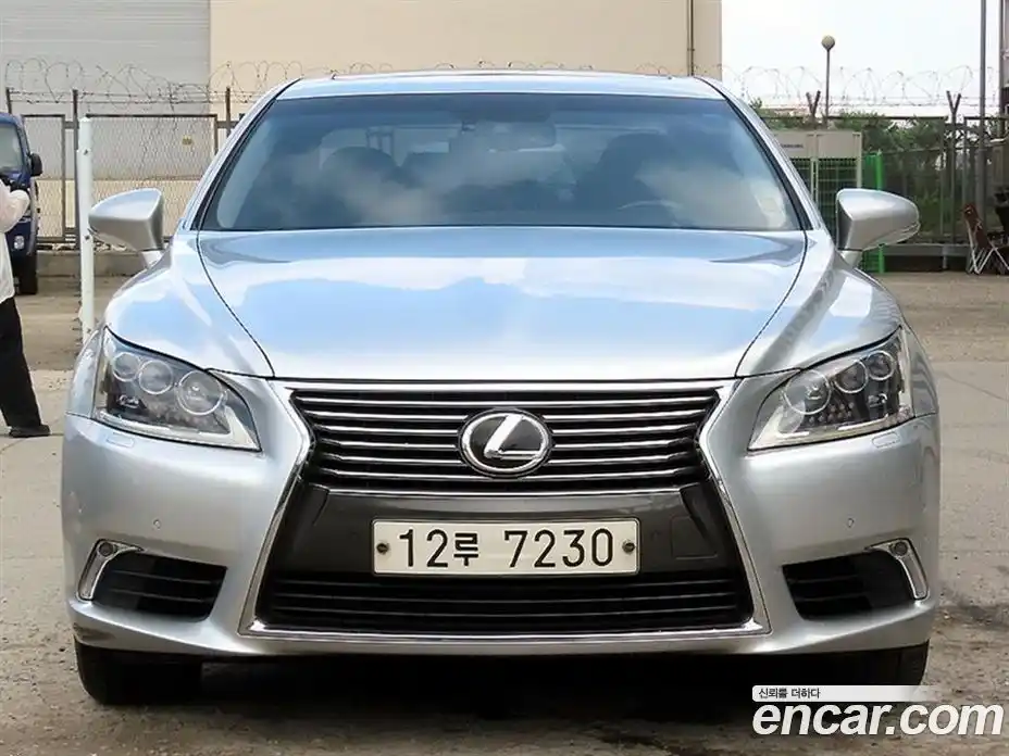 Lexus LS 2014 4.6 автомат (гидро), фото 1 Lexus LS 2014 4.6 автомат (гидро), фото 1