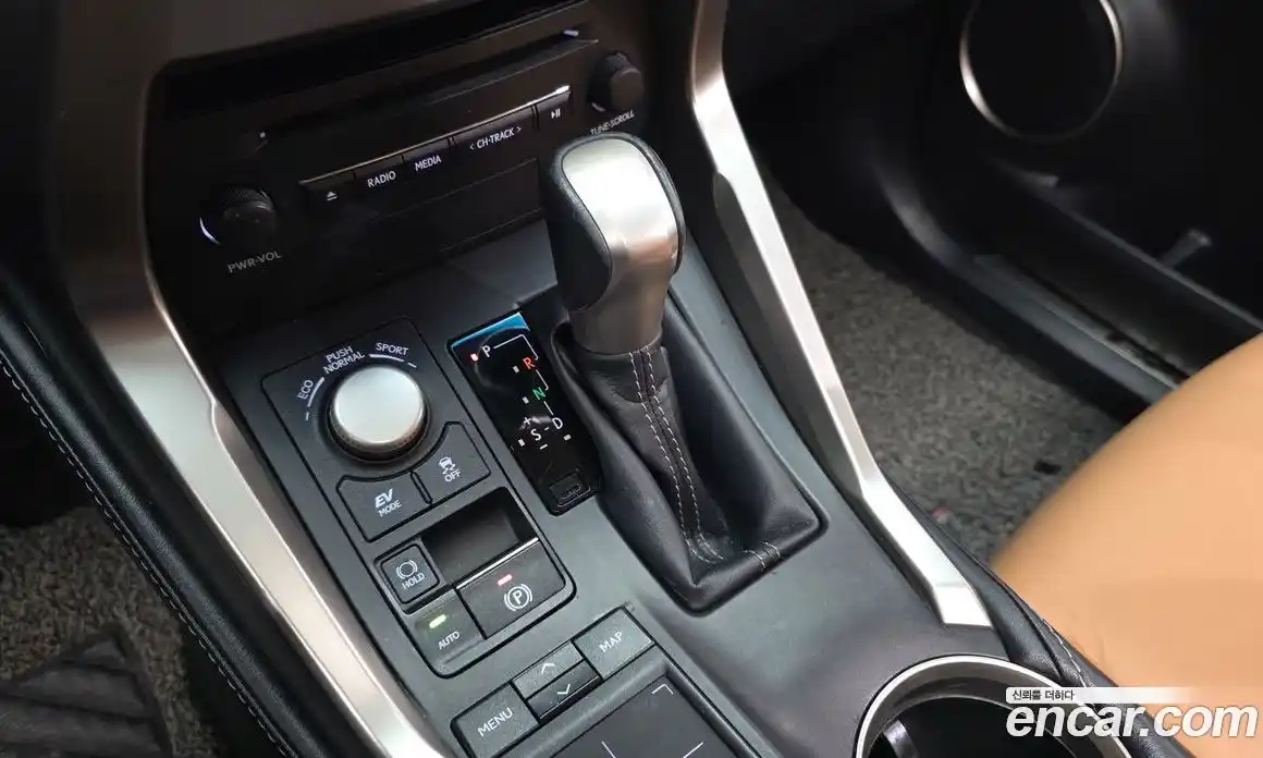 Lexus NX 2014 2.5 автомат (гидро), фото 9 Lexus NX 2014 2.5 автомат (гидро), фото 9