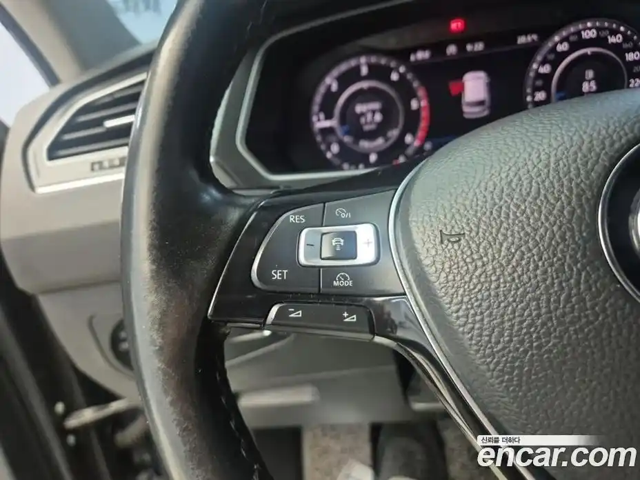 Volkswagen Tiguan 2018 2.0 автомат (гидро), фото 13
