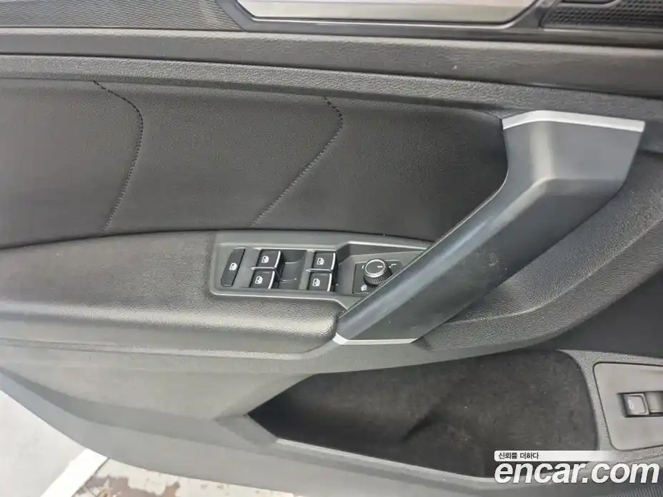 Volkswagen Tiguan 2018 2.0 автомат (гидро), фото 16