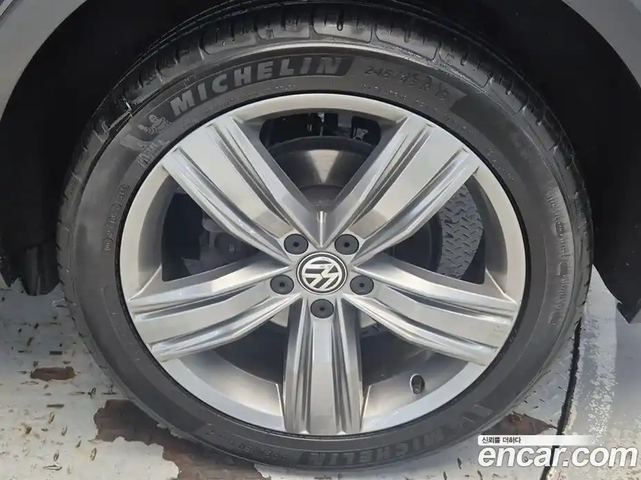 Volkswagen Tiguan 2018 2.0 автомат (гидро), фото 19