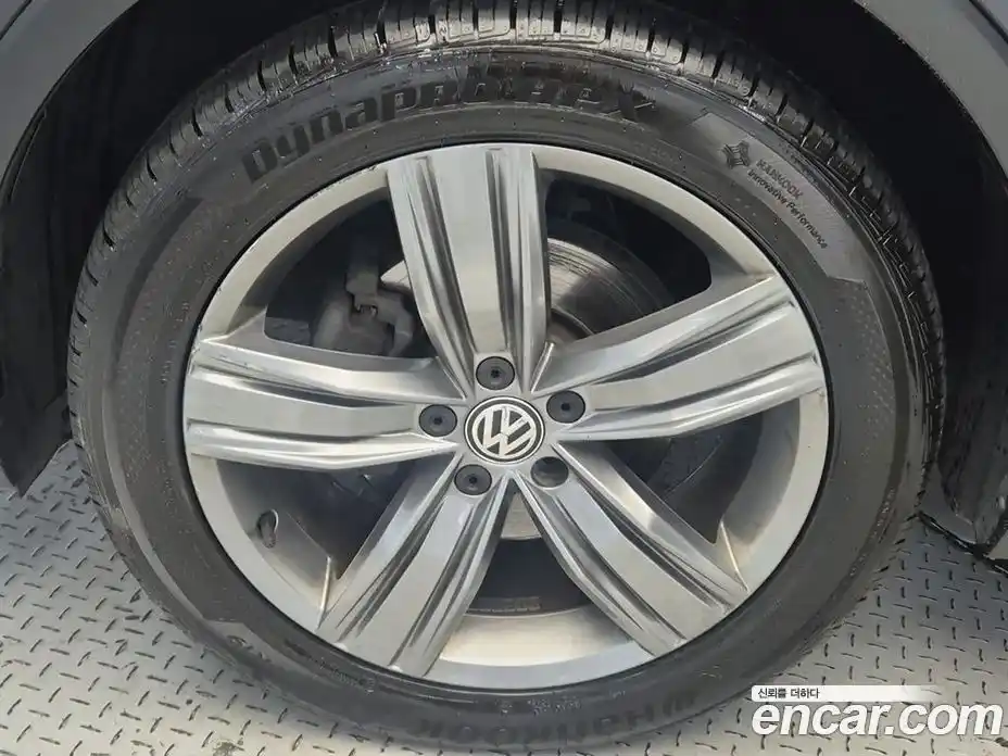 Volkswagen Tiguan 2018 2.0 автомат (гидро), фото 20