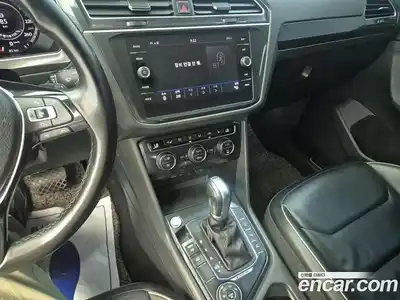 Volkswagen Tiguan 2018 2.0 автомат (гидро), миниатюра 9