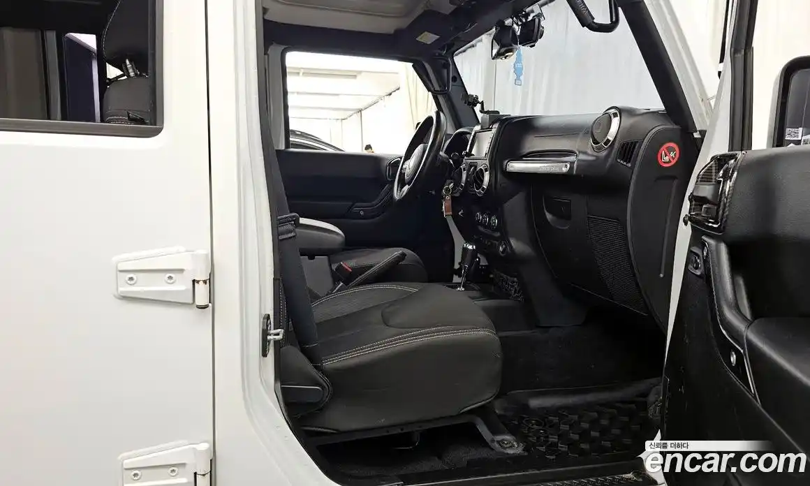 Jeep Wrangler 2017 3.6 автомат (гидро), фото 17