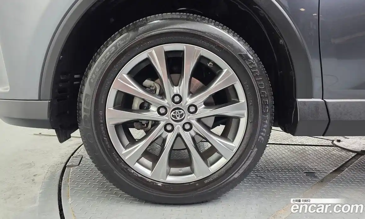 Toyota RAV4 2018 2.5 автомат (гидро), фото 5 Toyota RAV4 2018 2.5 автомат (гидро), фото 5