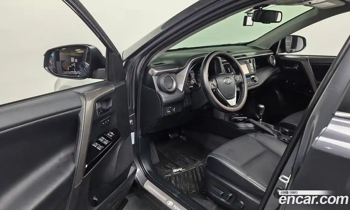 Toyota RAV4 2018 2.5 автомат (гидро), фото 10 Toyota RAV4 2018 2.5 автомат (гидро), фото 10