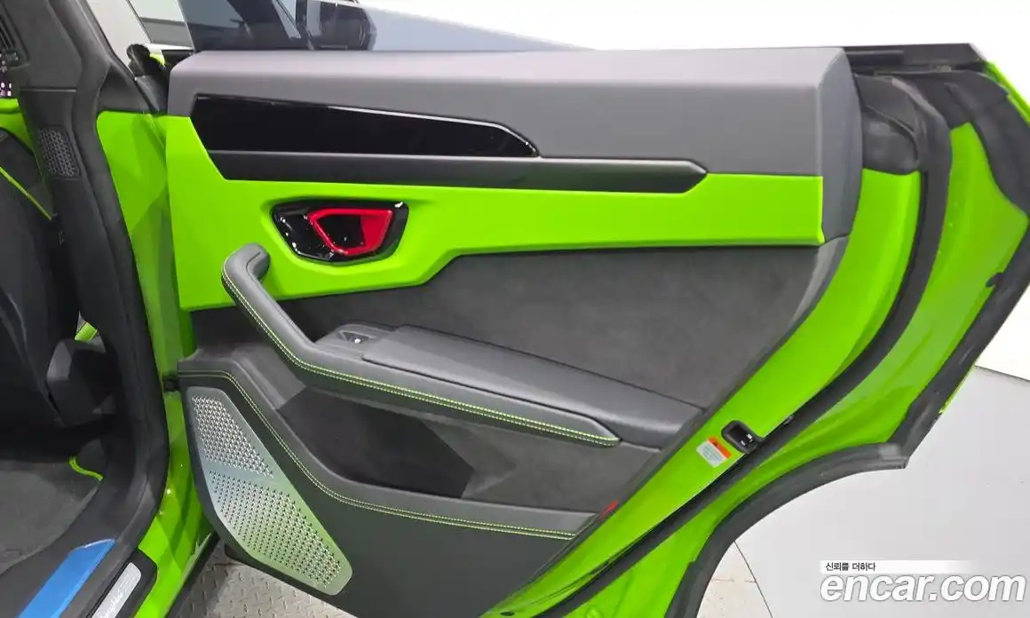 Lamborghini Urus 2025 4.0 автомат (гидро), фото 14 Lamborghini Urus 2025 4.0 автомат (гидро), фото 14