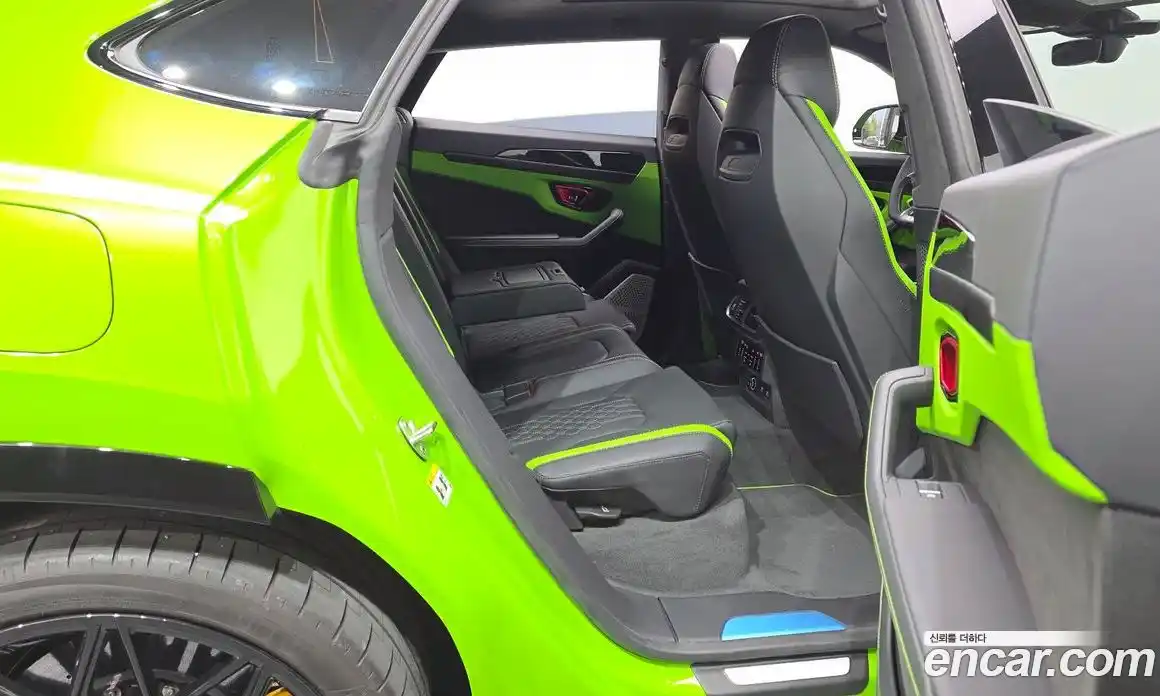 Lamborghini Urus 2025 4.0 автомат (гидро), фото 16 Lamborghini Urus 2025 4.0 автомат (гидро), фото 16