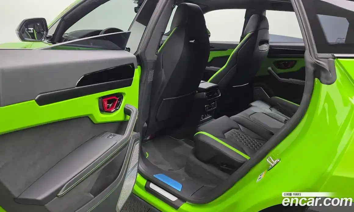 Lamborghini Urus 2025 4.0 автомат (гидро), фото 17 Lamborghini Urus 2025 4.0 автомат (гидро), фото 17