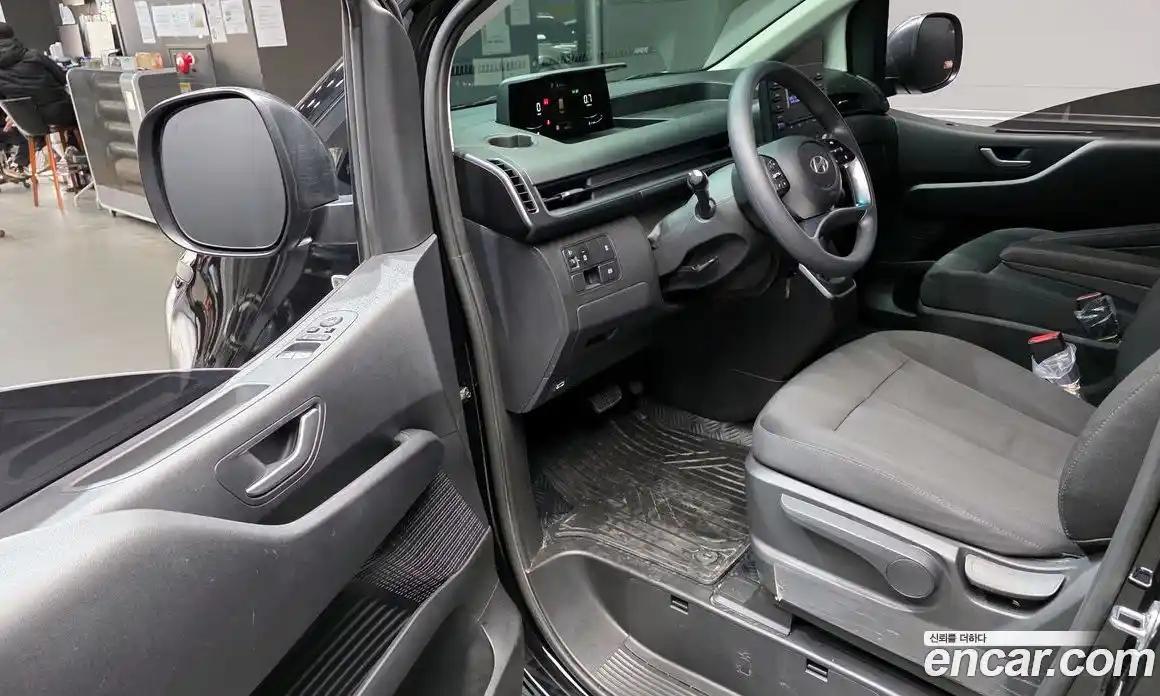Hyundai Staria 2025 2.2 автомат (гидро), фото 11