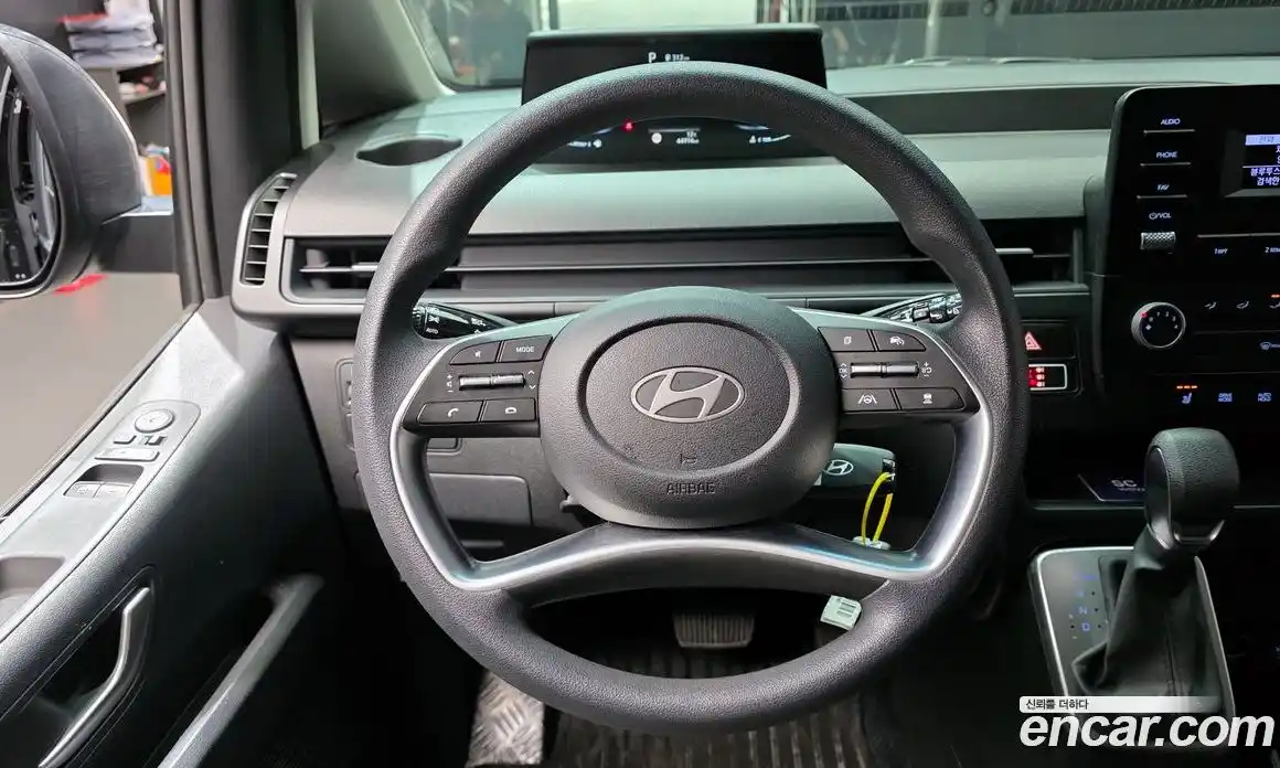 Hyundai Staria 2025 2.2 автомат (гидро), фото 13