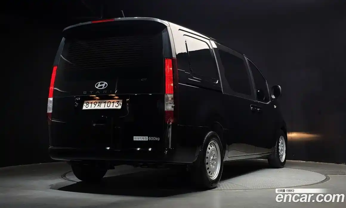 Hyundai Staria 2025 2.2 автомат (гидро), фото 2