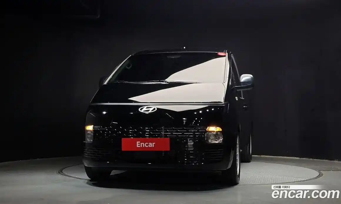 Hyundai Staria 2025 2.2 автомат (гидро), фото 3