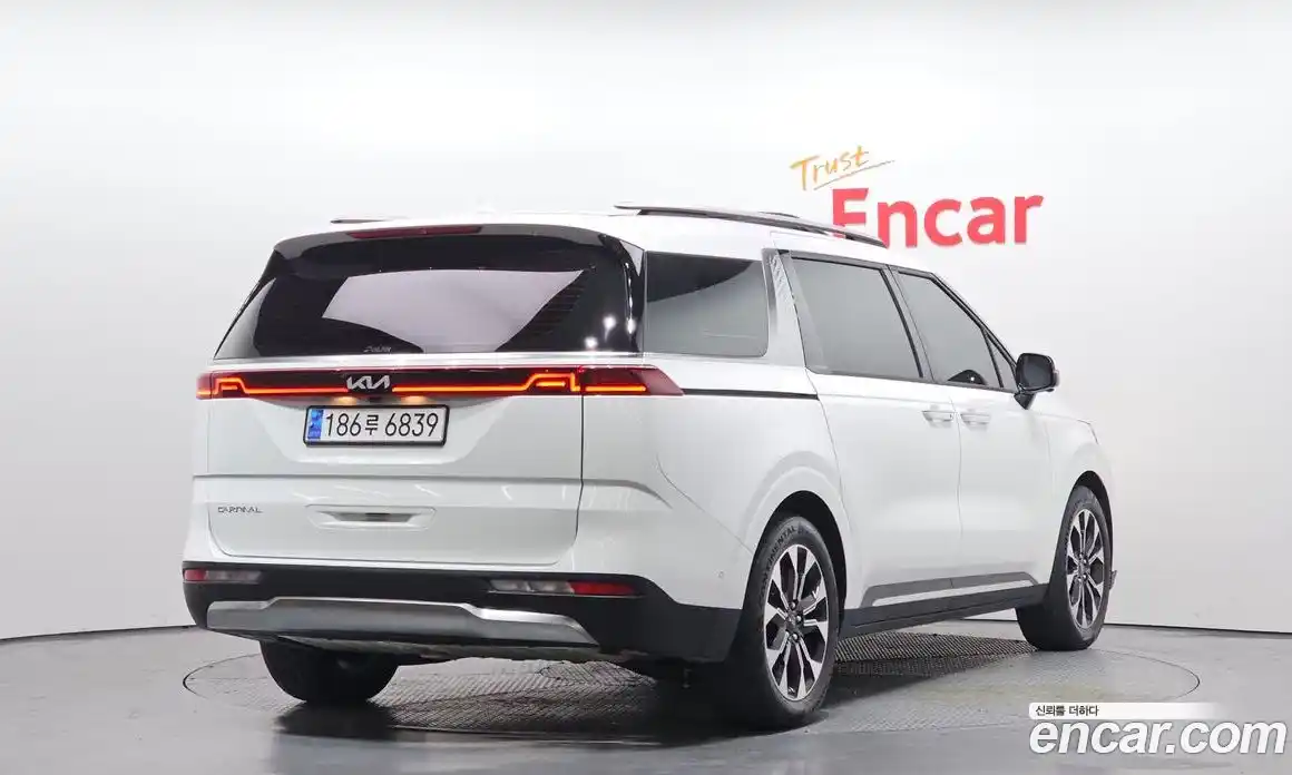 Kia Carnival 2023 2.2 автомат (гидро), фото 2