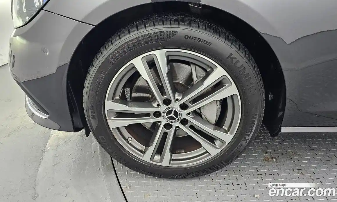 Mercedes-Benz E-Class 2022 2.0 автомат (гидро), фото 5
