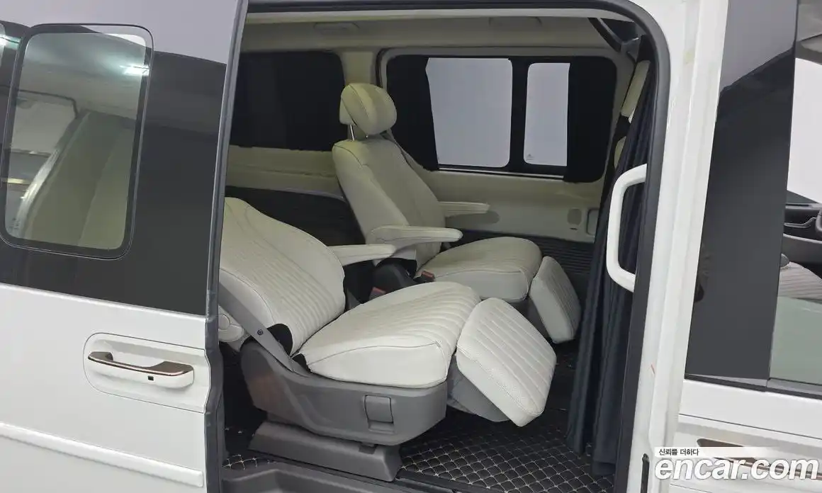 Hyundai Staria 2023 2.2 автомат (гидро), фото 11