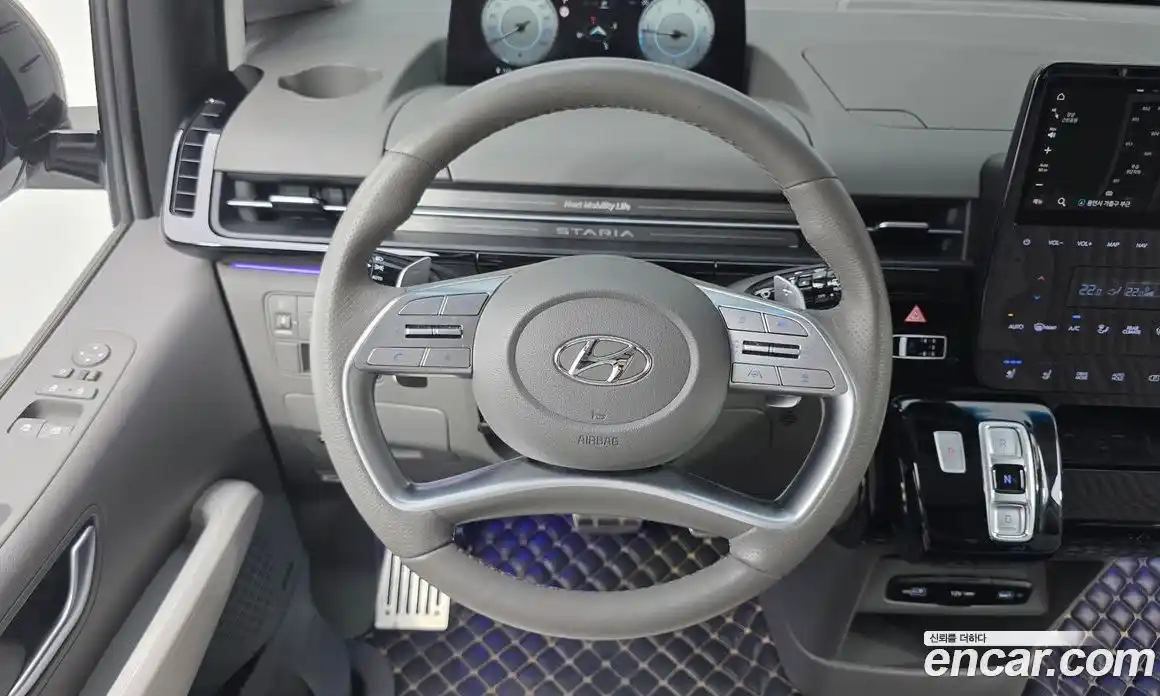 Hyundai Staria 2023 2.2 автомат (гидро), фото 13