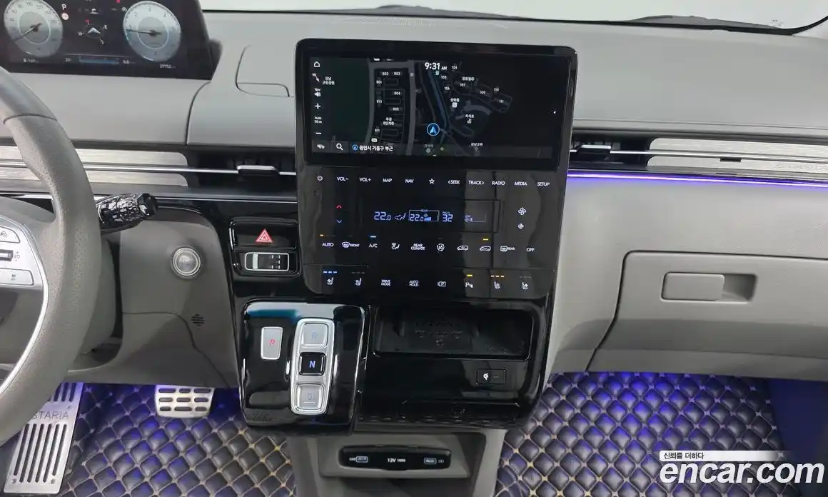 Hyundai Staria 2023 2.2 автомат (гидро), фото 14