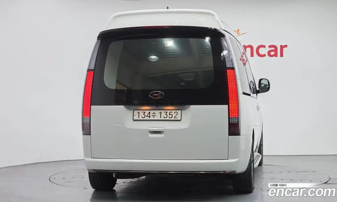 Hyundai Staria 2023 2.2 автомат (гидро), фото 4
