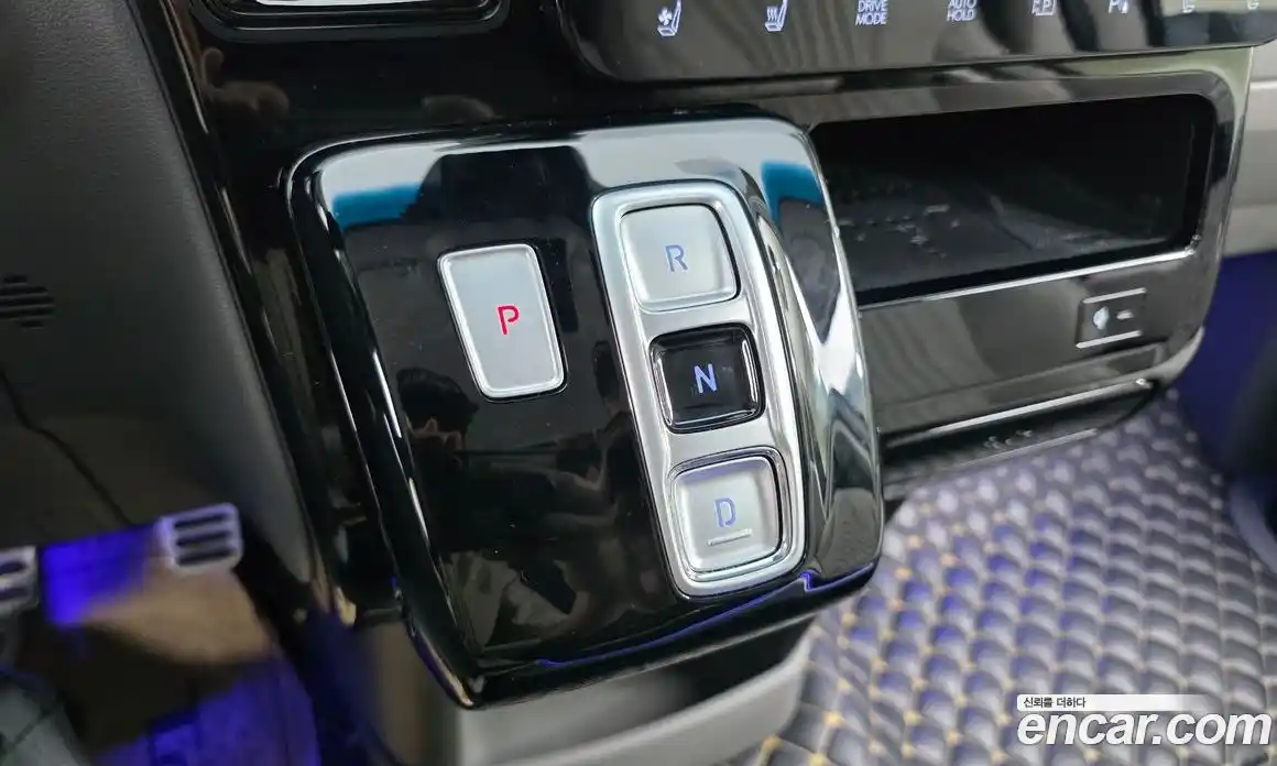 Hyundai Staria 2023 2.2 автомат (гидро), фото 9