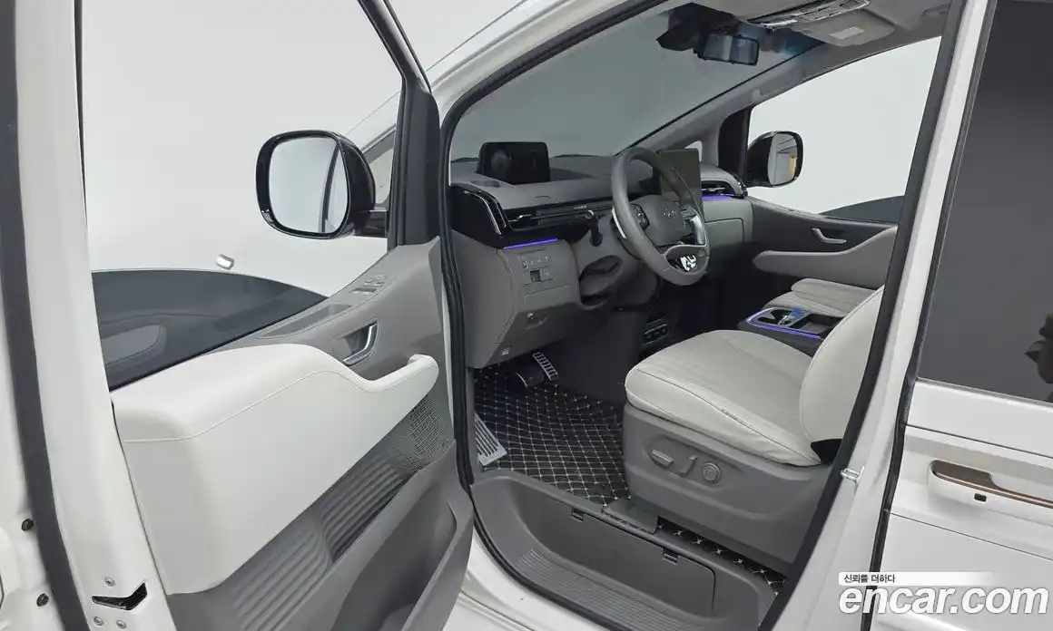 Hyundai Staria 2023 2.2 автомат (гидро), фото 10