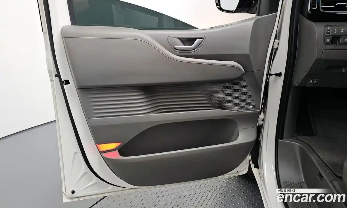 Hyundai Staria 2022 2.2 автомат (гидро), фото 14