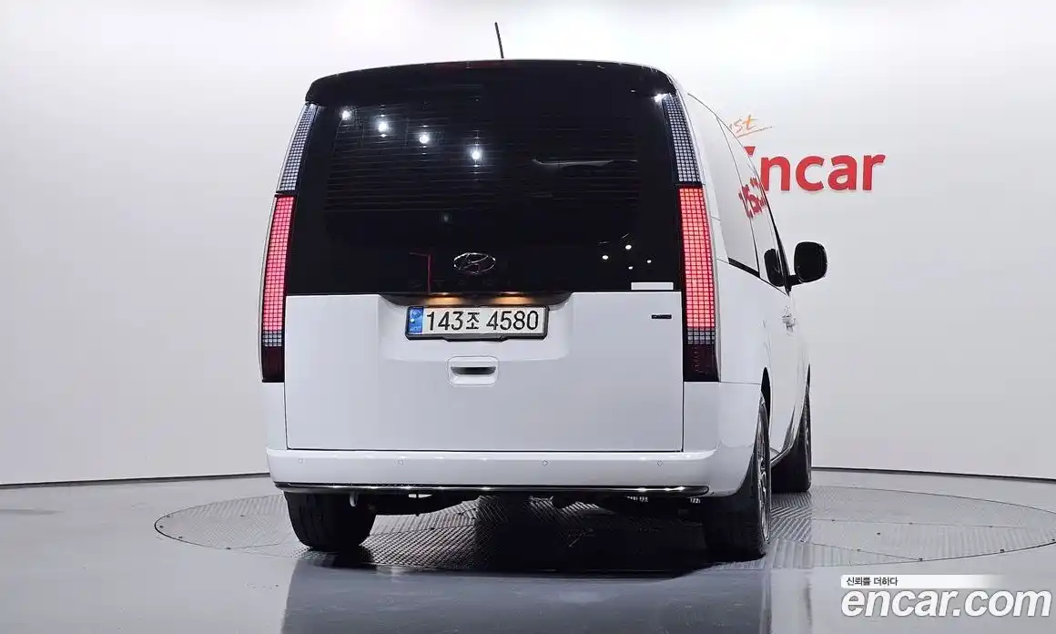 Hyundai Staria 2022 2.2 автомат (гидро), фото 4