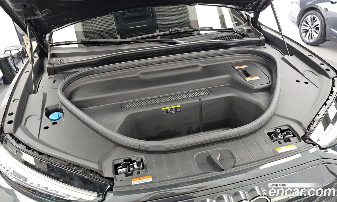 Audi Q6 e-tron 2025 0.2 автомат (гидро), фото 5