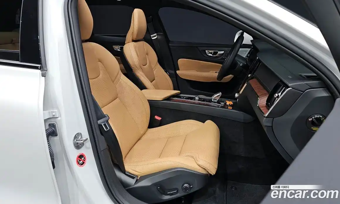 Volvo V60 2025 2.0 автомат (гидро), фото 11