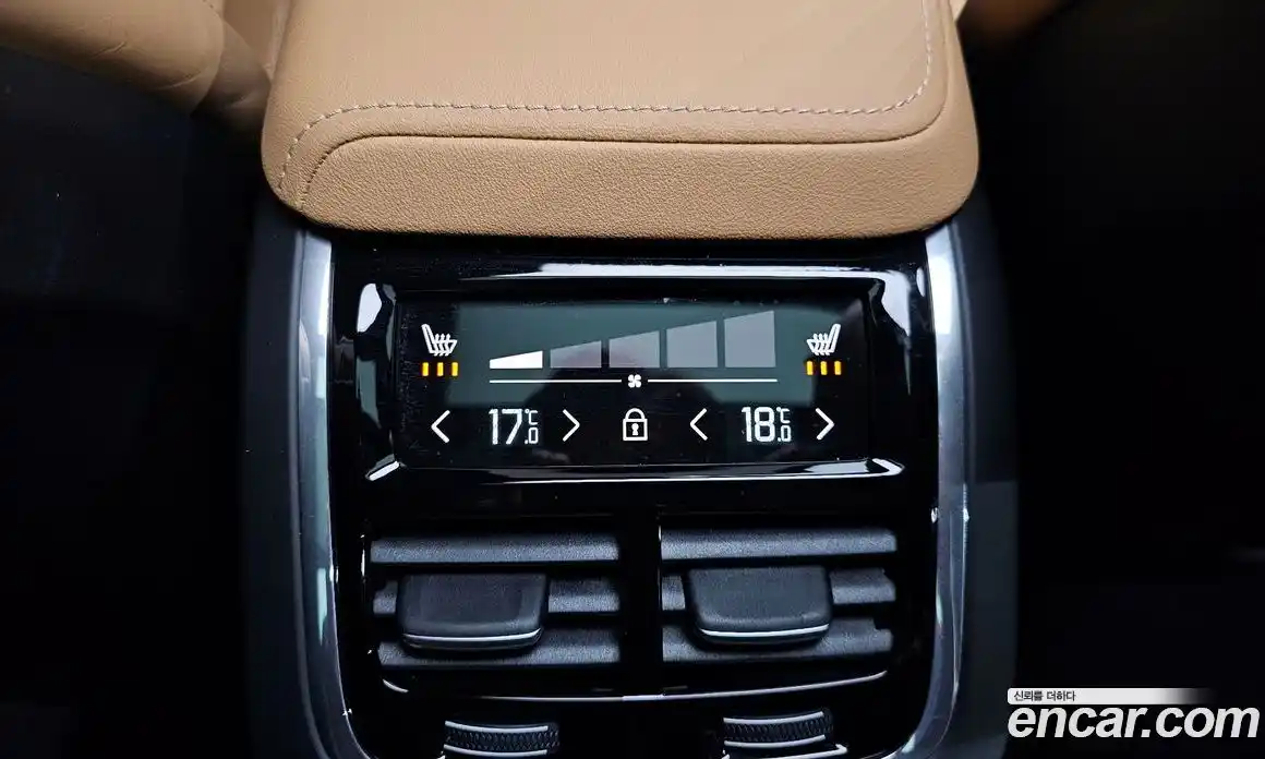 Volvo V60 2025 2.0 автомат (гидро), фото 19