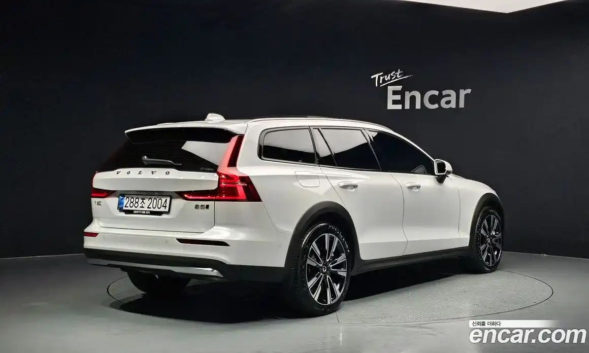 Volvo V60 2025 2.0 автомат (гидро), фото 2
