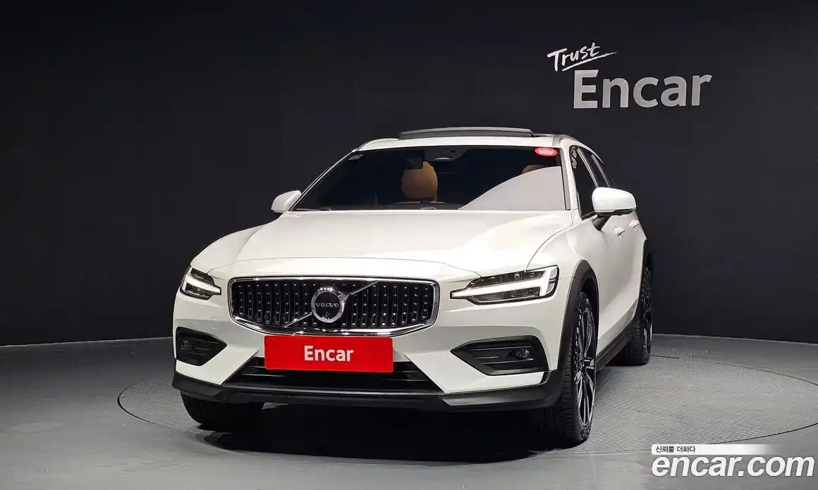 Volvo V60 2025 2.0 автомат (гидро), фото 3