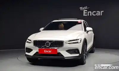 Volvo V60 2025 2.0 автомат (гидро), миниатюра 3