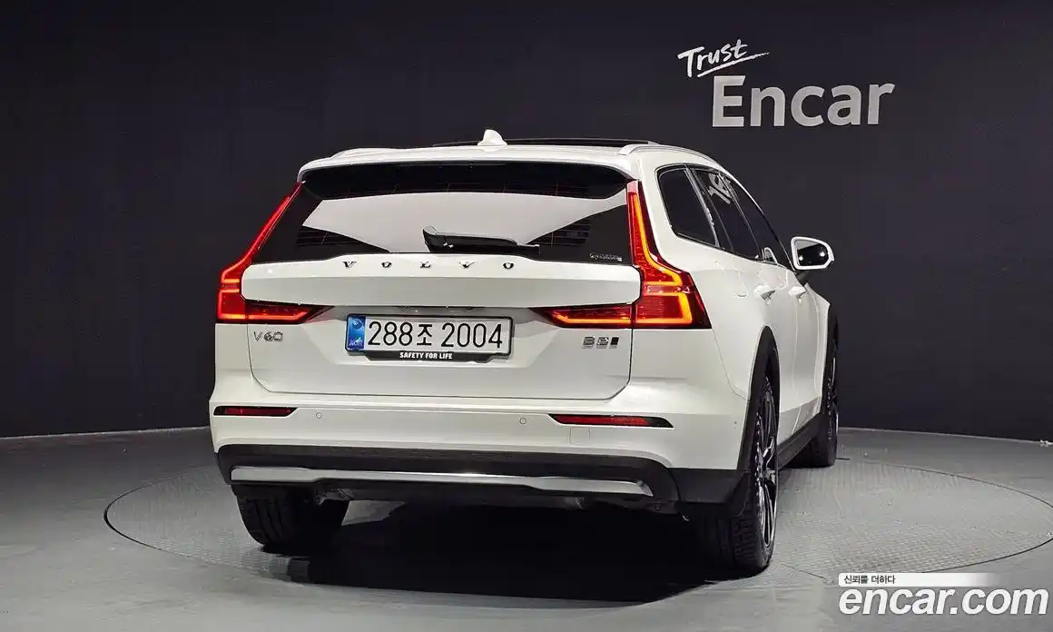 Volvo V60 2025 2.0 автомат (гидро), фото 4