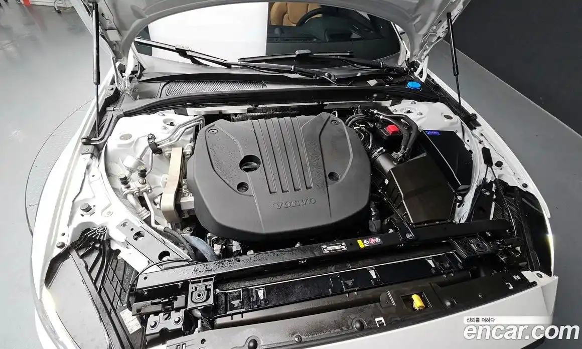 Volvo V60 2025 2.0 автомат (гидро), фото 6