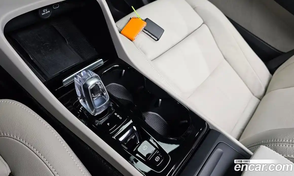 Volvo XC40 2023 2.0 автомат (гидро), фото 12