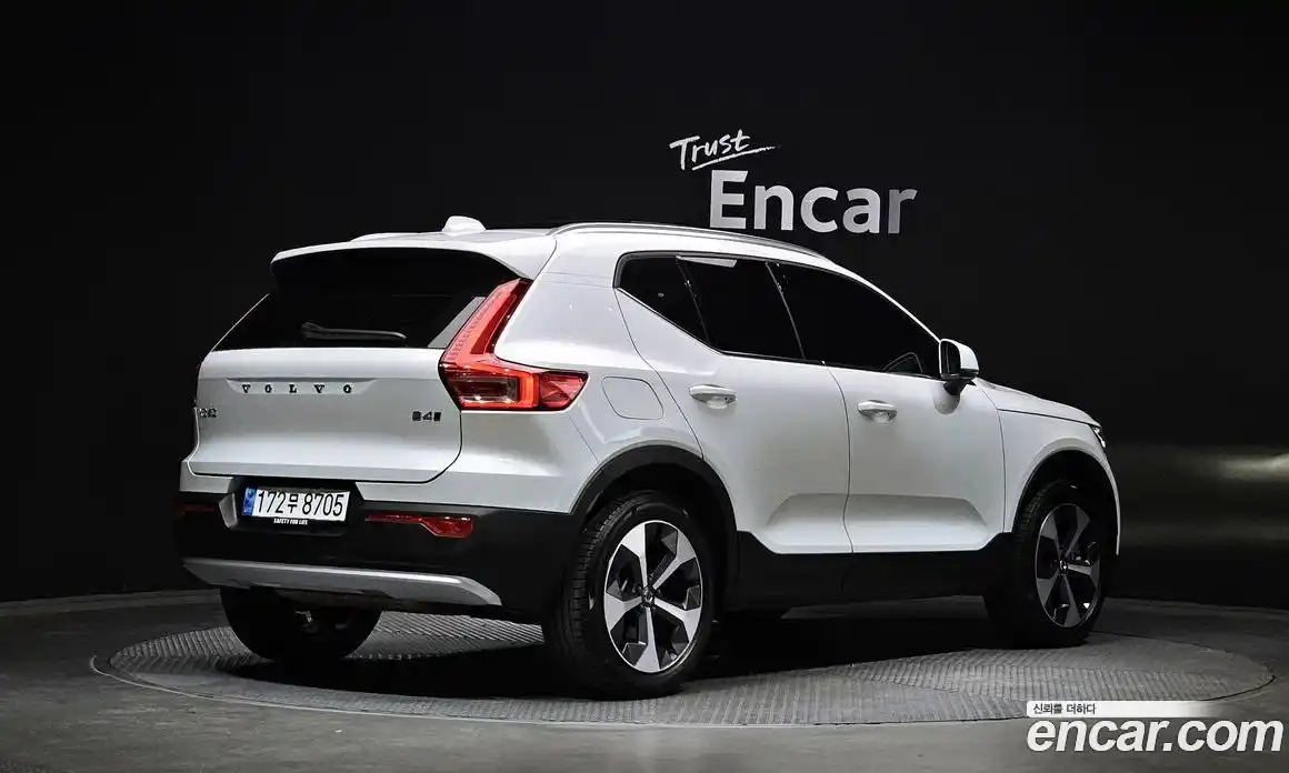 Volvo XC40 2023 2.0 автомат (гидро), фото 2
