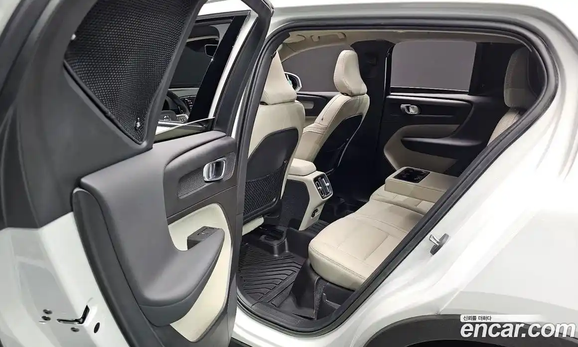 Volvo XC40 2023 2.0 автомат (гидро), фото 25