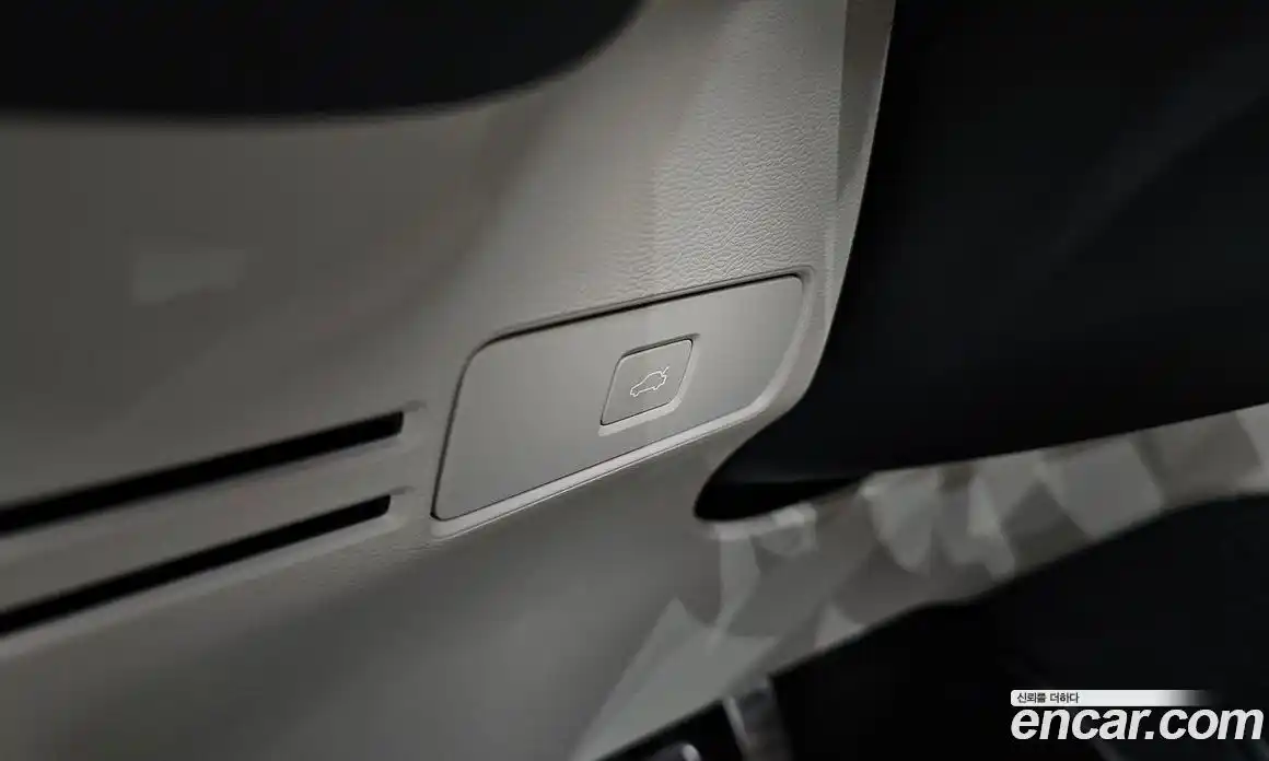 Volvo XC40 2023 2.0 автомат (гидро), фото 32