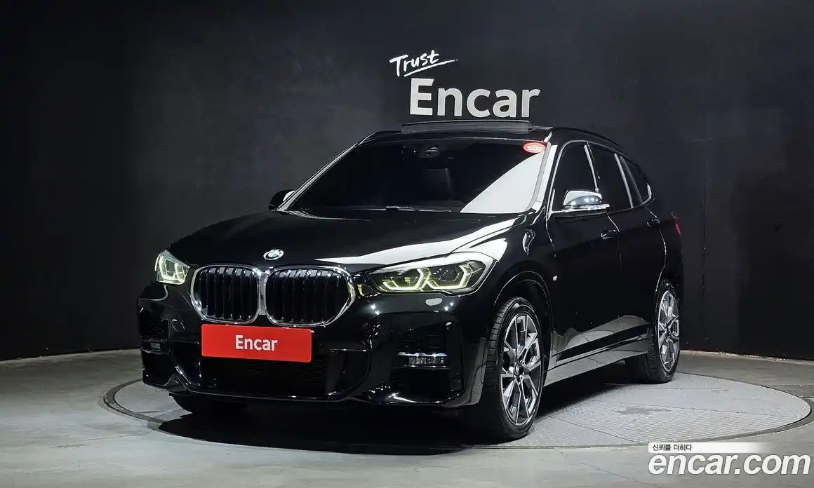 BMW X1 2022 2.0 автомат (гидро), фото 1