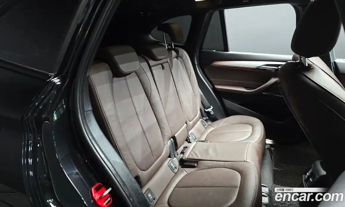 BMW X1 2022 2.0 автомат (гидро), фото 17