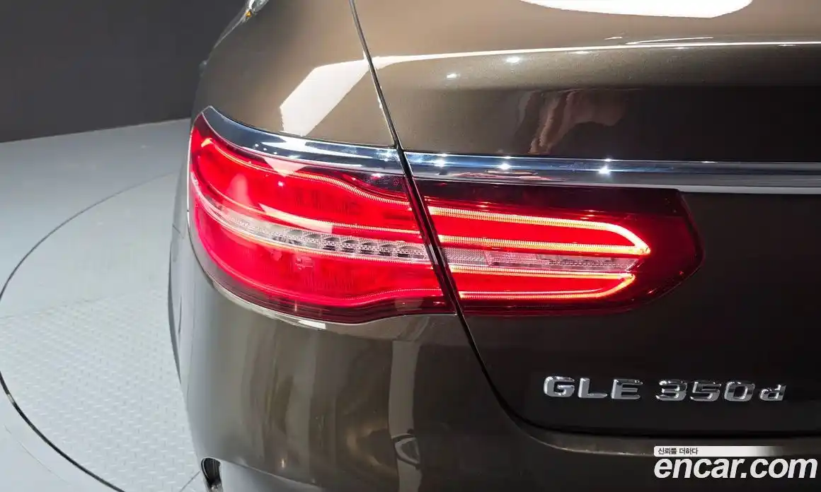 Mercedes-Benz GLE-Class 2017 3.0 гидро, фото 9 Mercedes-Benz GLE-Class 2017 3.0 гидро, фото 9